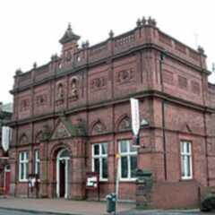 Wednesbury Art Gallery &
                  Museum